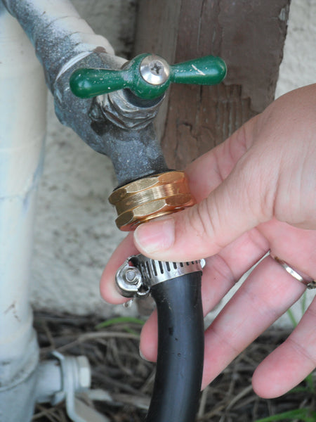 VariThrow Intelligent Sprinkler - Waters the Exact Shape of Your Lawn